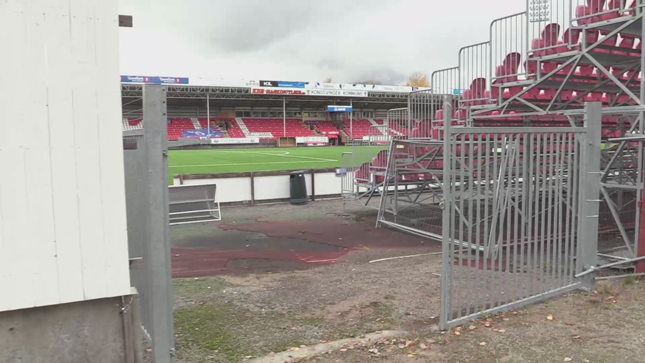 tribune uten tak inngang.mp4